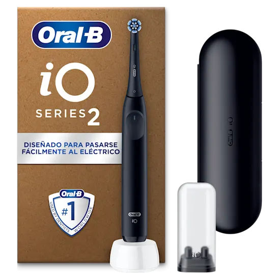 Oral-B iO2, resaltando Diseñado para un Cambio Fácil al Eléctrico y el cepillo con su estuche de viaje y soporte higiénico de cabezales.