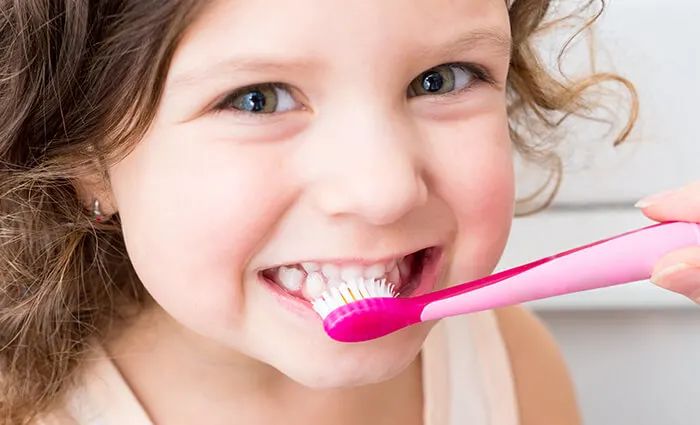 ¿Cómo lavarse los dientes correctamente?