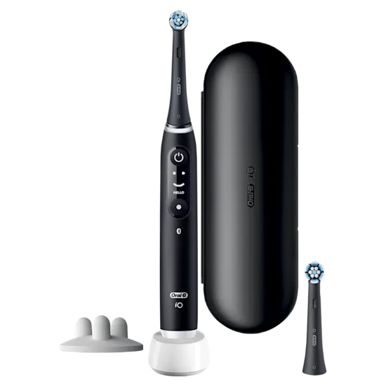 Oral-B iO6 Connected Coach, cepillo eléctrico negro con app que guía el cepillado. Estuche de viaje