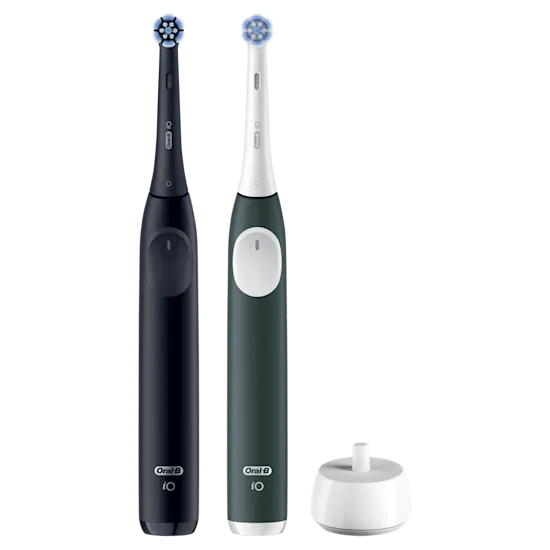 Oral-B iO2 Clean and Gentle con 2 cepillos verde y negro, elimina 100% más placa bacteriana.