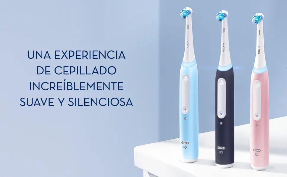 Cepillo de dientes Oral-B iO3 azul, negro y rosa que ofrece una experiencia de cepillado suave.