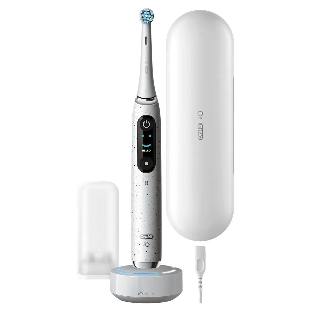 Oral-B iO 10 Ultimate color blanco, destacando Lo mejor de Oral-B destacado. Se ve la base carga, estuche de carga y soporte para cabezales.