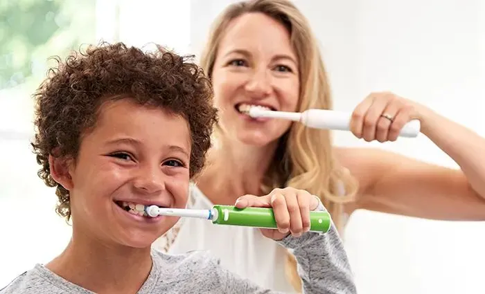 nińos cepillándose los dientes: 6-12 ańos