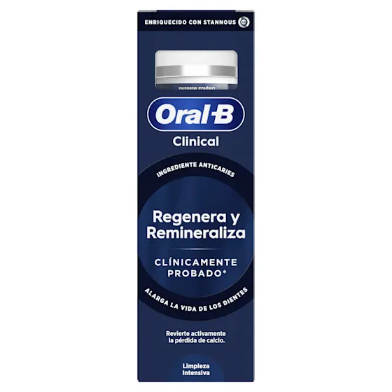Oral-B Clinical pasta de dientes en su empaque, destacando que "Regenera y Remineraliza" y es "Clínicamente Probado".