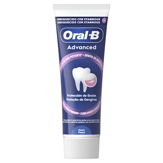 Oral-B Advanced, pasta de dientes, con empaque que destaca su "Efecto 2X Más Potente" para la protección de encías.