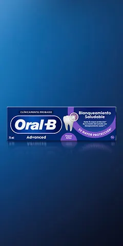 Oral-B Advanced Blanqueamiento Saludable box on blue background.