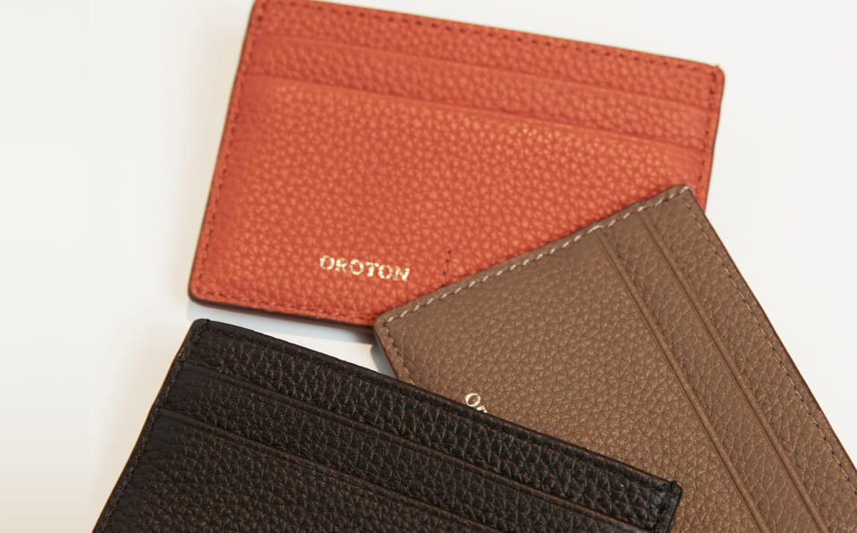 Harvey Signature Large Beauty Case - Black/Cognac | Oroton