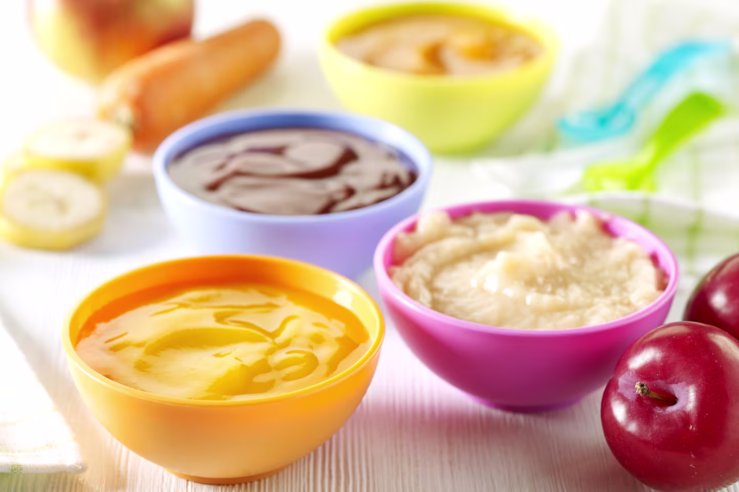 Baby food purees in jars to feed to infant for the first time 
