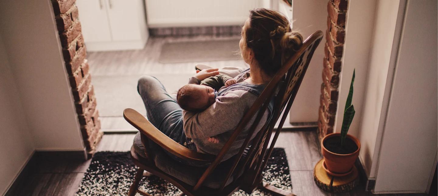 Mom rocking baby to sleep in a rocking chair | Huckleberry