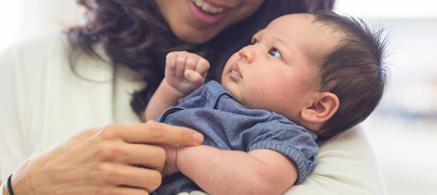 newborn sleep schedule by week header