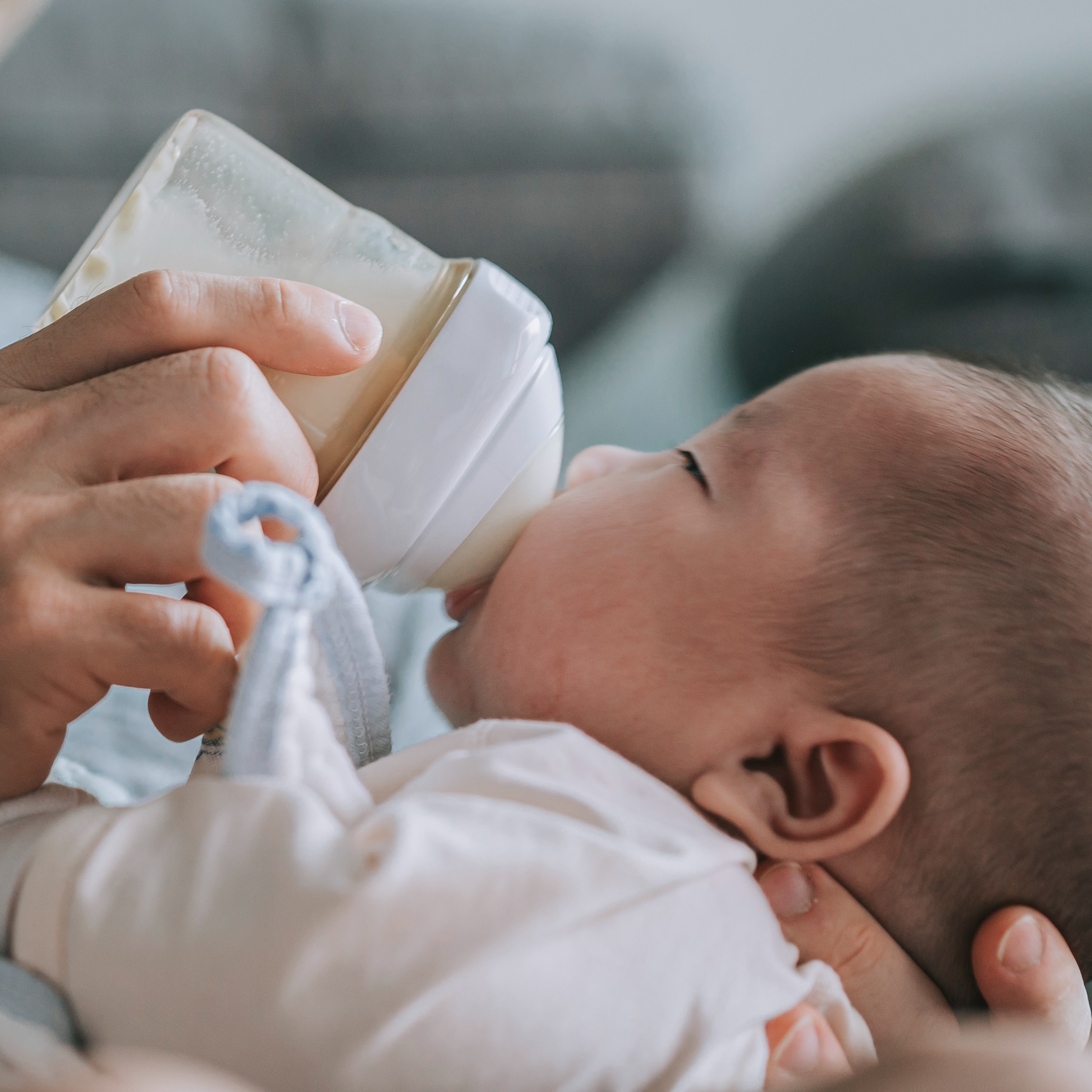 Premature baby feeding guidelines, bottle and breastfeeding