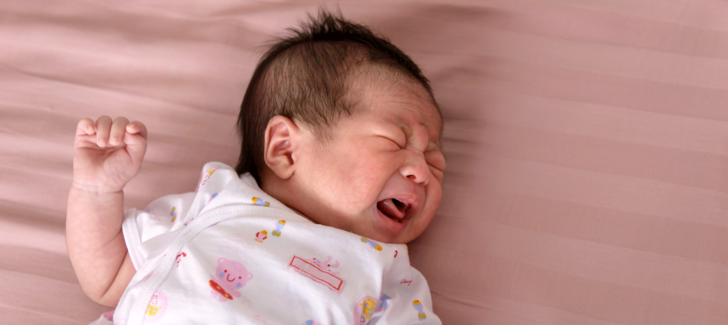 3 reasons why your baby is crying in their sleep: causes and tips