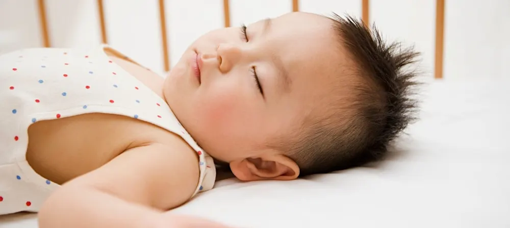 Child sleeping in the crib.