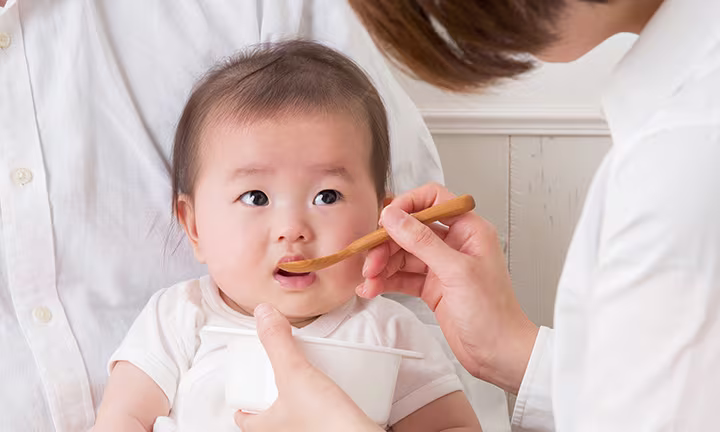 赤ちゃんにいつからはちみつを与えていいの?