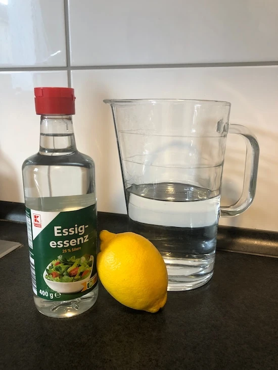 Octová esence, citron a voda