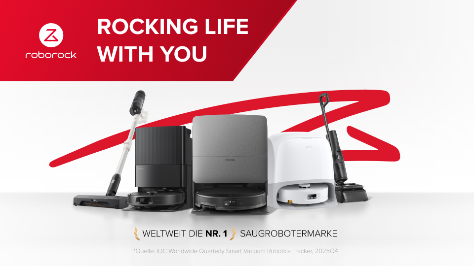 Werbung: Das Roborock Logo neben einer Produktaufstellung von Saugrobotern, Akku- und Wischsaugern, präsentiert von einem Maskottchen.