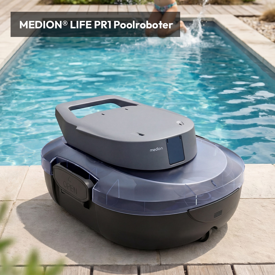 MEDION Poolroboter in einem Pool am Tag