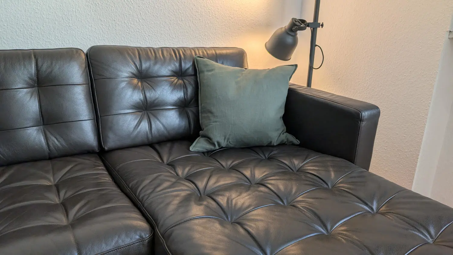 gepflegtes Ledersofa