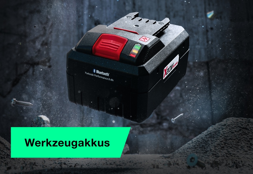 Werbung: Ein Parkside Performance Werkzeugakku mit Bluetooth schwebt dynamisch in der Luft. Text: Werkzeugakkus.