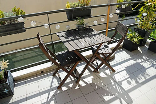 Balkon reinigen beim Frühjahrsputz