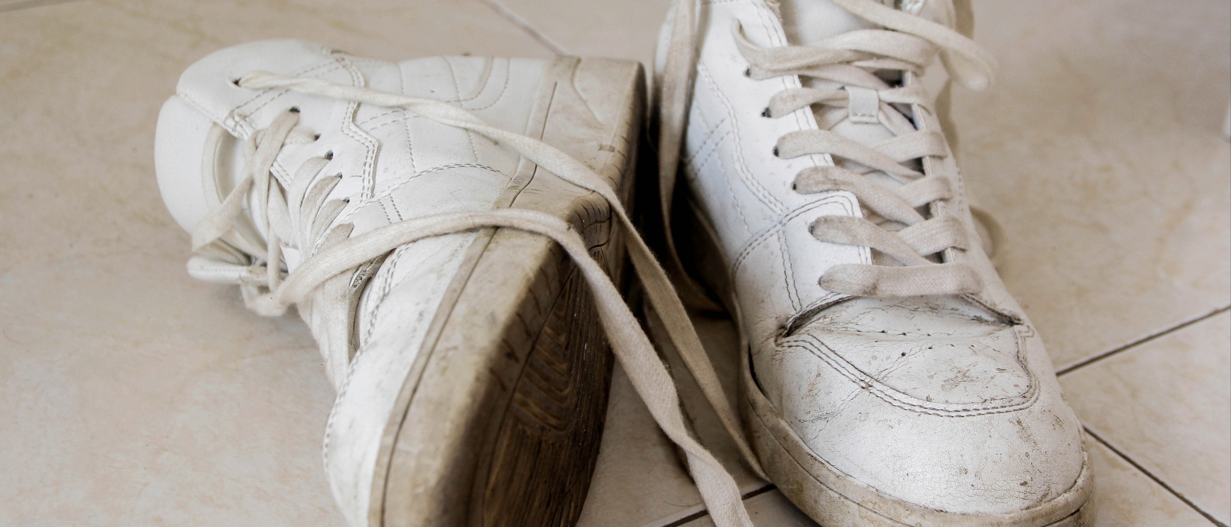 How to clean white hotsell nike trainers