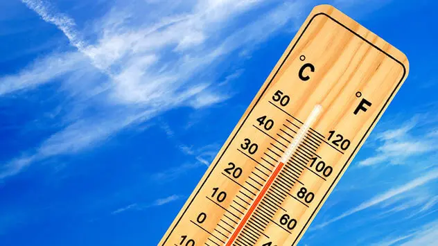 Thermometer mit Temperaturen über 30 Grad Celsius
