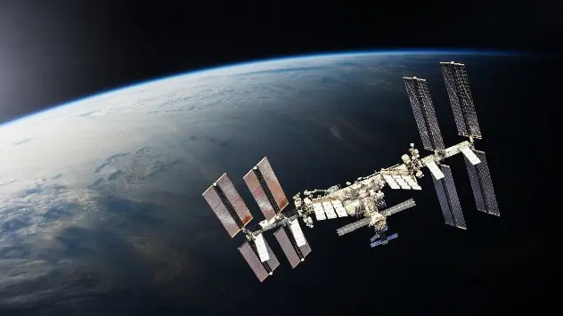 La Estación Espacial Internacional tiene el tamaño de un campo de futbol.