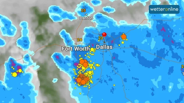 Im WetterRadar sind die kräftigen Regenfälle und Gewitter über Dallas und Fort Worth zu sehen. 