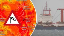 Starker Sturm über der Ägäis - Frachter 