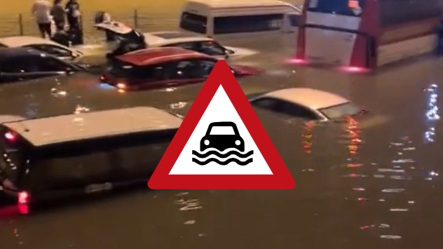 Überflutete Straße in Dubai