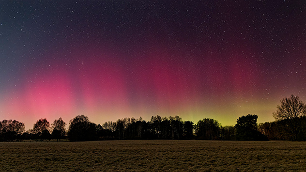 In Herrnburg nahe Lübeck sind die Nordlichter deutlich zu sehen.