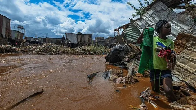 Miles de viviendas fueron destruidas por la fuerza del agua, causando una gran devastación. 