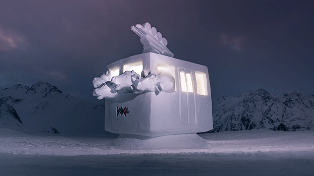 Eine aus Eis geformte Gondel.