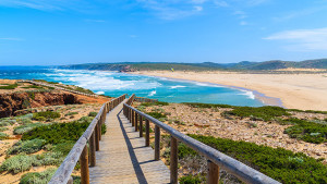 Ein Weg zum Strand an der Algarve