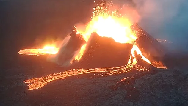 Volcan en éruption