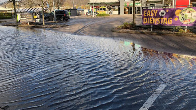 In Rinteln an der Weser wurden Schutzmaßnahmen wegen des Hochwasser getroffen,