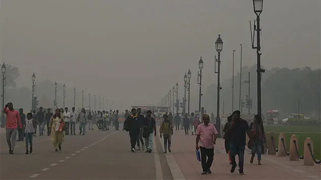 Menschen im Smog