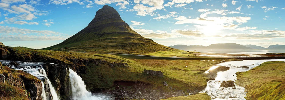 Landschaft in Island im Sonnenschein
