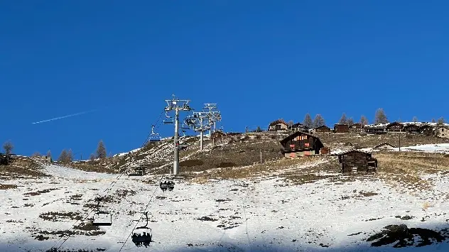 Es liegt sehr wenig Schnee für die Jahreszeit.