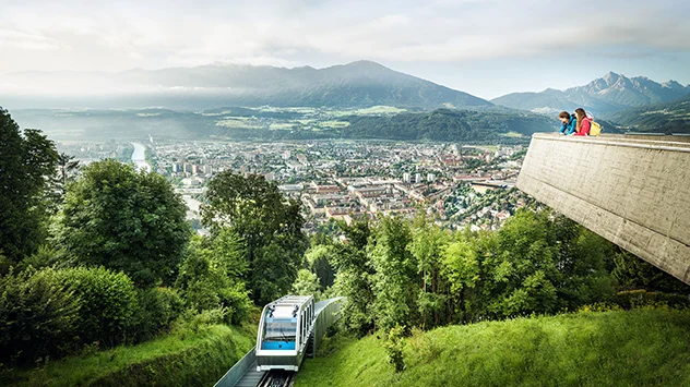 Blick von Bergbahn über Innsbruck