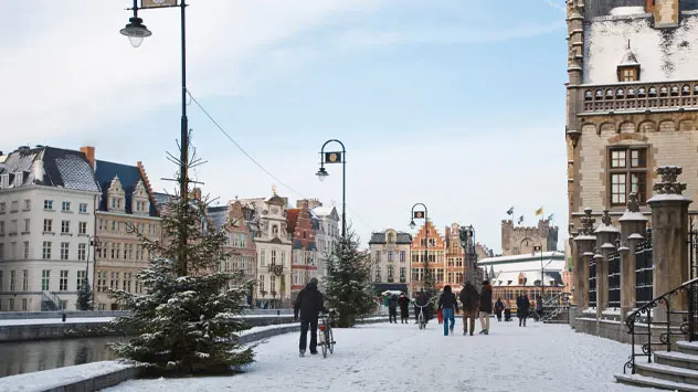 Sneeuw in Gent op 18 december 2010. De dagen erna lag op veel plaatsen tijdens kerst een dik pak sneeuw. Dit was tevens de laatste witte kerst. 