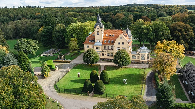 Schlosserlebnistour im Schweriner Umland - Bild: TMV/Gross Das Bernsteinschloss Wendorf.