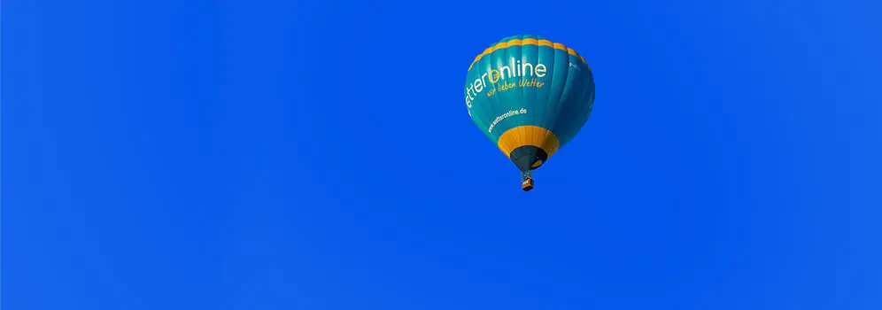 Himmelsblau mit Gasballon