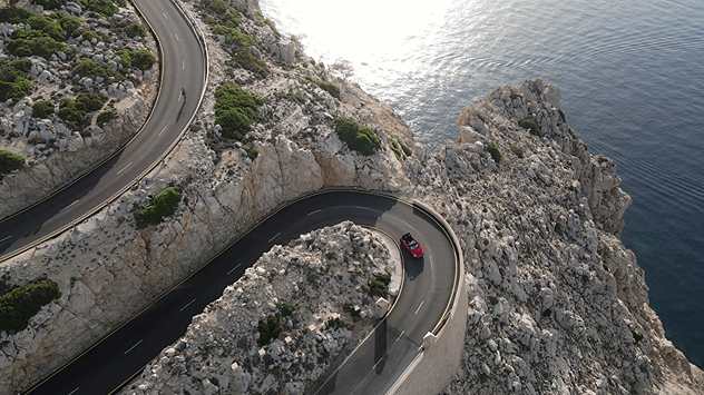 Kurvenreiche Küstenstraße zum Cap de Formentor auf Mallorca