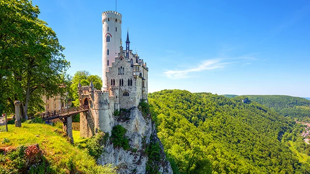 Blick auf Schloss Lichtenstein und das Tal