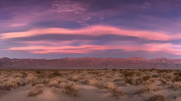 Special cloud formations can clearly emphasize the shallow twilight.