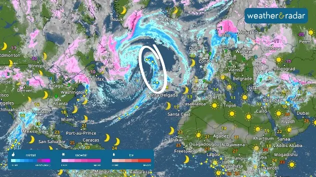 Here you can see the snow (pink), the rain (blue - darker for heavier intensity), lightning strikes (circled) - all listed on the legend.