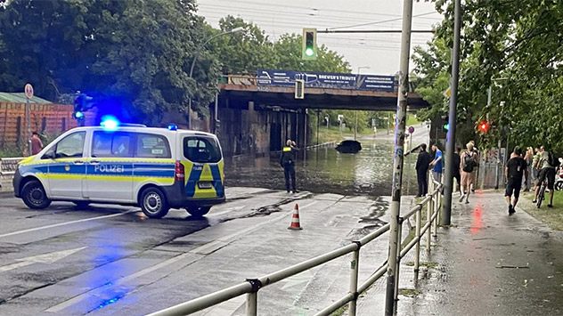 Feuerwehr Im Ausnahmezustand - Berlin: Überflutungen Nach Unwetter