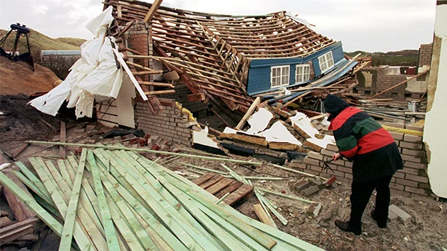 ANATOL zerstört Häuser