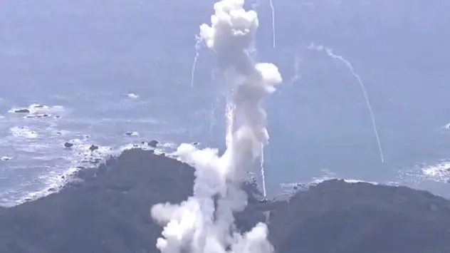 El cohete explotó pocos segundos después de su lanzamiento. 